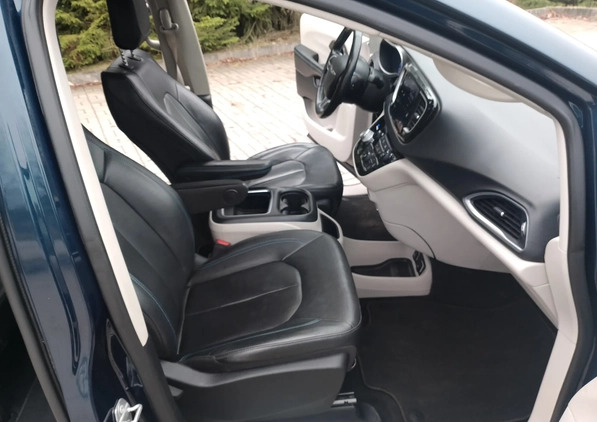 Chrysler Pacifica cena 139000 przebieg: 60327, rok produkcji 2021 z Białystok małe 667